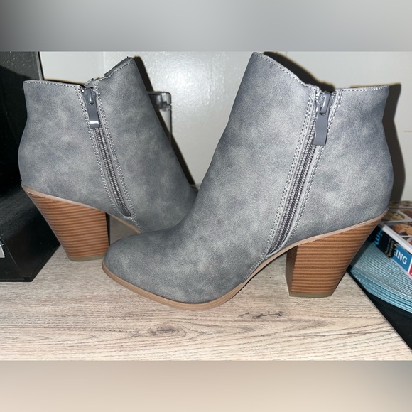 Journee Booties - Picture 2 of 5